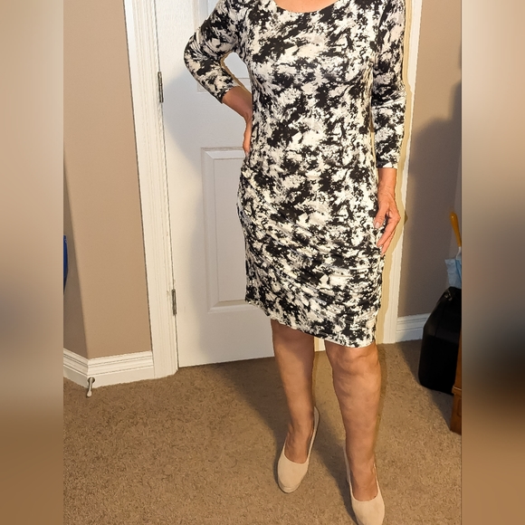 Black Note White & Black Pattern Midi Dress - Picture 3 of 4